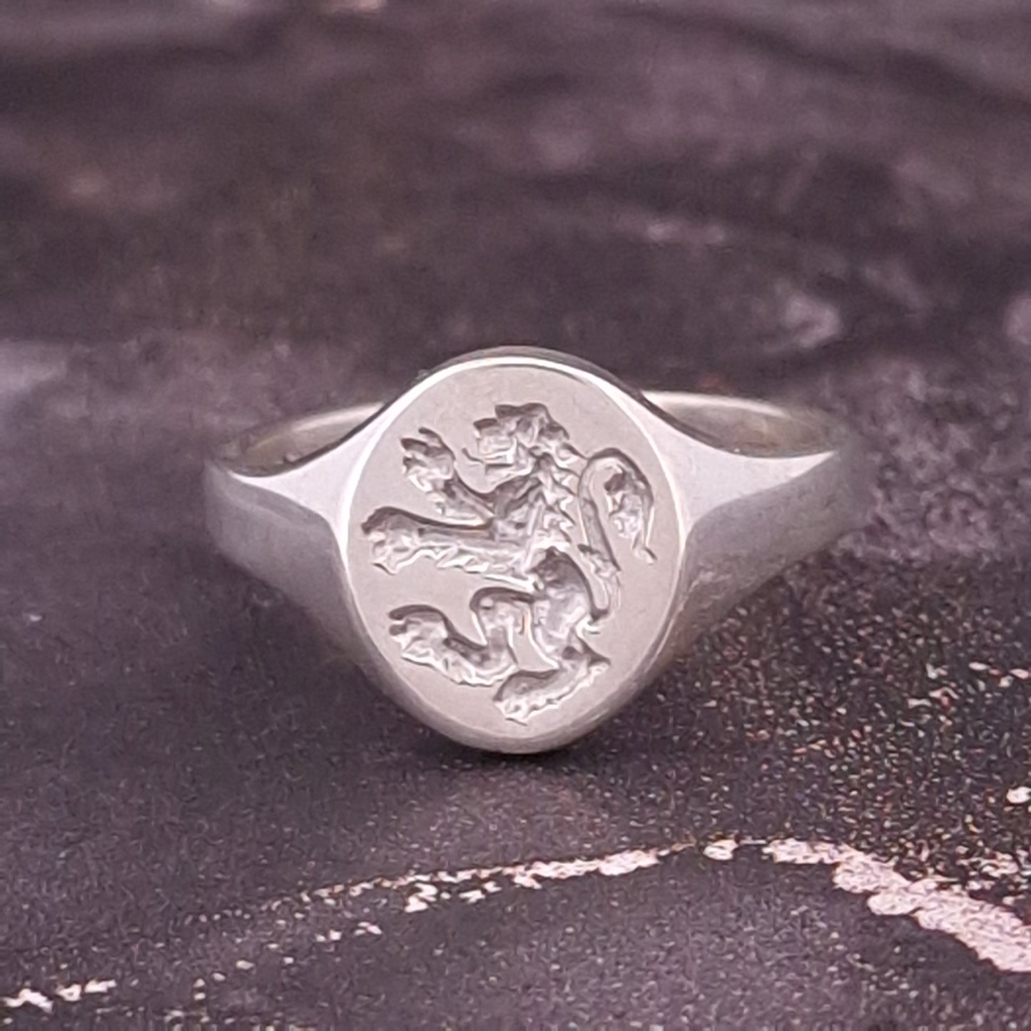 Scottish Lion Rampant Silver Signet Ring – Bold Heritage Jewellery for Men