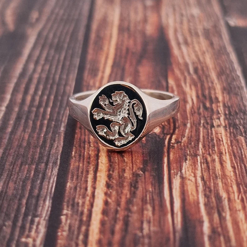 Scottish Lion Rampant Silver Signet Ring – Bold Heritage Jewellery for Men